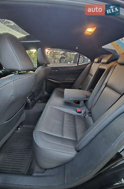 Седан Lexus IS 2014 в 