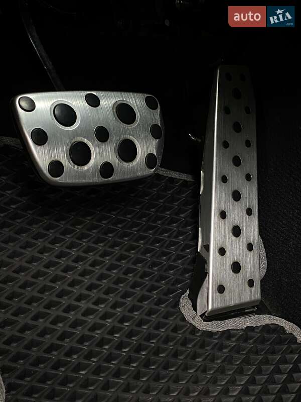 Седан Lexus IS 2015 в Богодухіву фото 31 Седан Lexus IS 2015 в Богодухіву