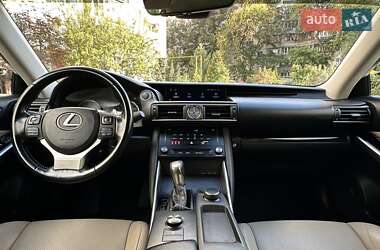 Седан Lexus IS 2017 в 