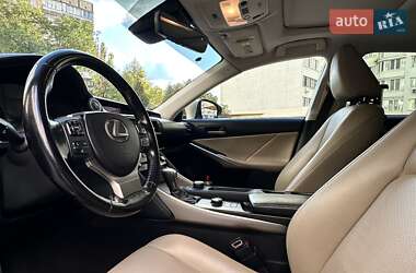 Седан Lexus IS 2017 в 