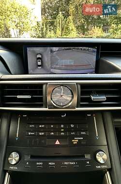 Седан Lexus IS 2017 в 