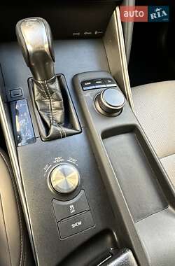 Седан Lexus IS 2017 в 