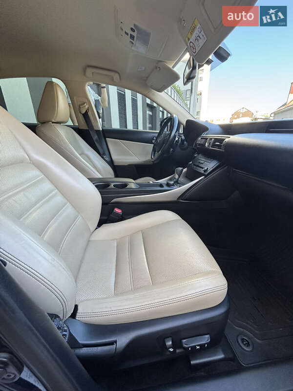 Седан Lexus IS 2015 в Львові фото 16 Седан Lexus IS 2015 в Львові