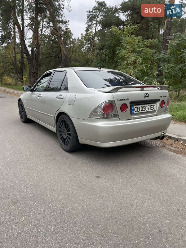 Lexus IS 2000