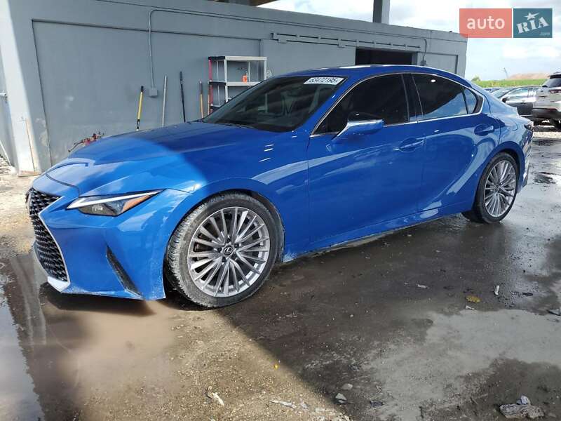 Lexus IS 2023