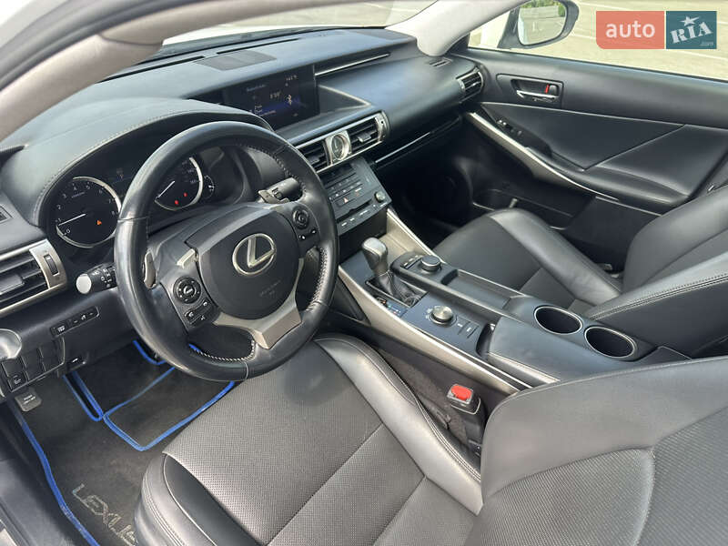 Седан Lexus IS 2015 в Києві