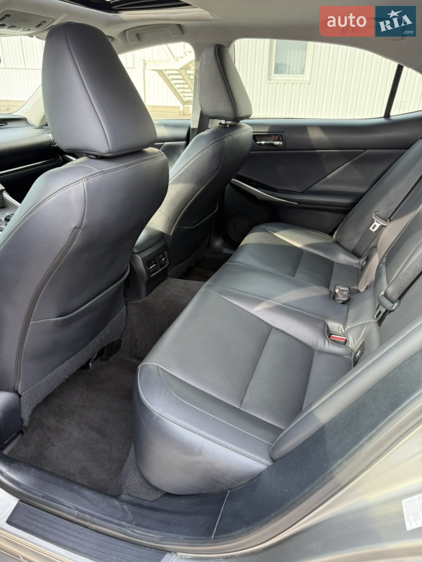 2015 Lexus IS - мініатюра 8