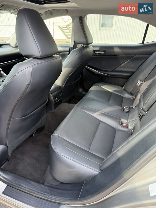 Седан Lexus IS 2015 в Киеве фото 8 Седан Lexus IS 2015 в Киеве