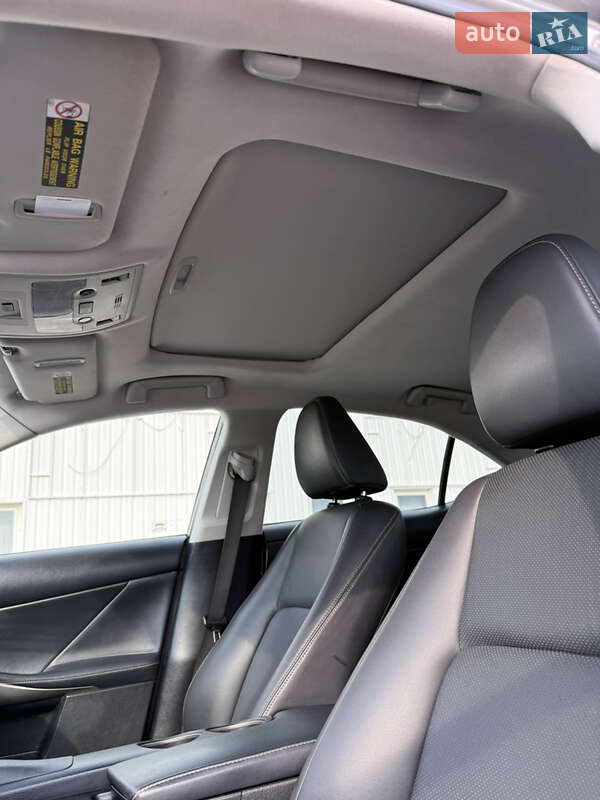 Седан Lexus IS 2015 в Киеве фото 11 Седан Lexus IS 2015 в Киеве