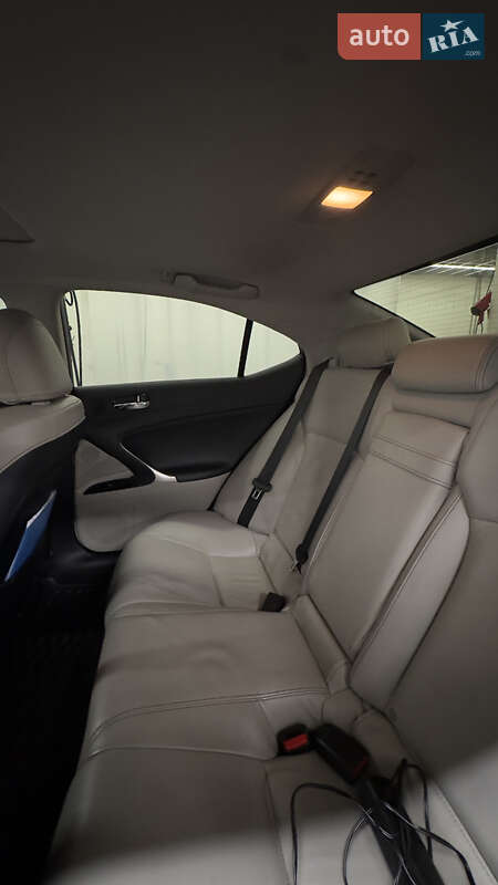 Седан Lexus IS 2011 в Киеве фото 10 Седан Lexus IS 2011 в Киеве