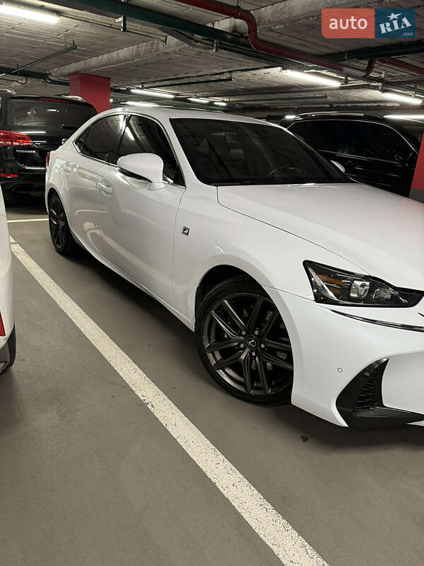 Седан Lexus IS 2017 в Киеве фото 3 Седан Lexus IS 2017 в Киеве