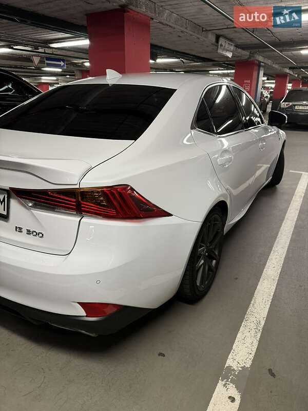 Седан Lexus IS 2017 в Киеве фото 5 Седан Lexus IS 2017 в Киеве