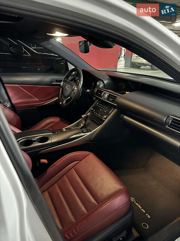 Седан Lexus IS 2017 в Киеве фото 10 Седан Lexus IS 2017 в Киеве