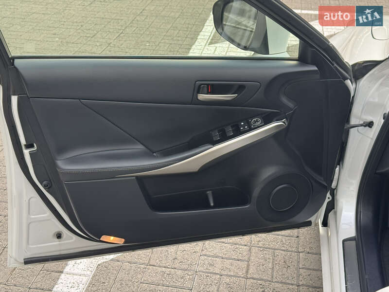 Седан Lexus IS 2017 в Києві фото 12 Седан Lexus IS 2017 в Києві