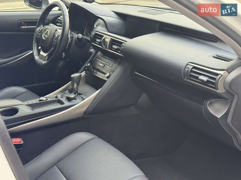 Седан Lexus IS 2017 в Києві фото 19 Седан Lexus IS 2017 в Києві
