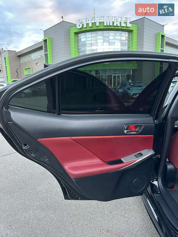 Седан Lexus IS 2015 в Кривом Роге