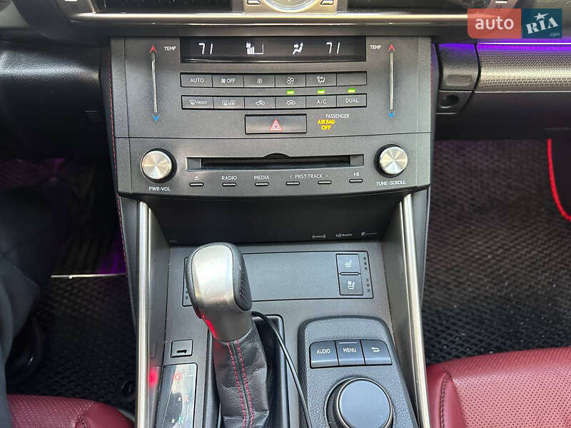 Седан Lexus IS 2015 в Кривом Роге