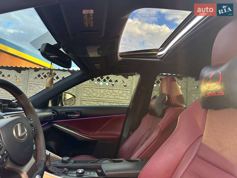 Седан Lexus IS 2015 в Кривом Роге