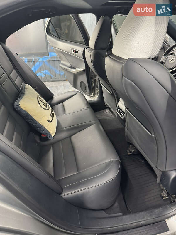 Седан Lexus IS 2016 в Днепре