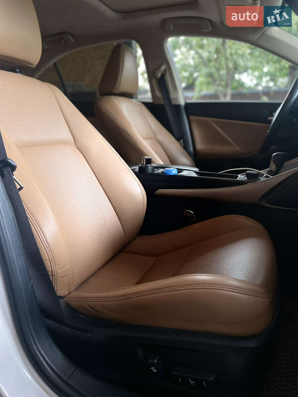 Седан Lexus IS 2013 в Чернигове фото 15 Седан Lexus IS 2013 в Чернигове