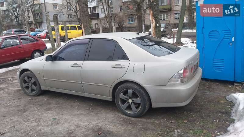 Седан Lexus IS 2000 в Киеве