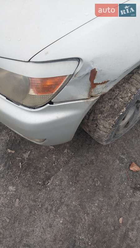 Седан Lexus IS 2000 в Киеве