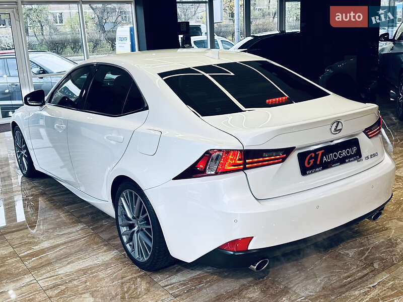 Седан Lexus IS 2015 в Києві