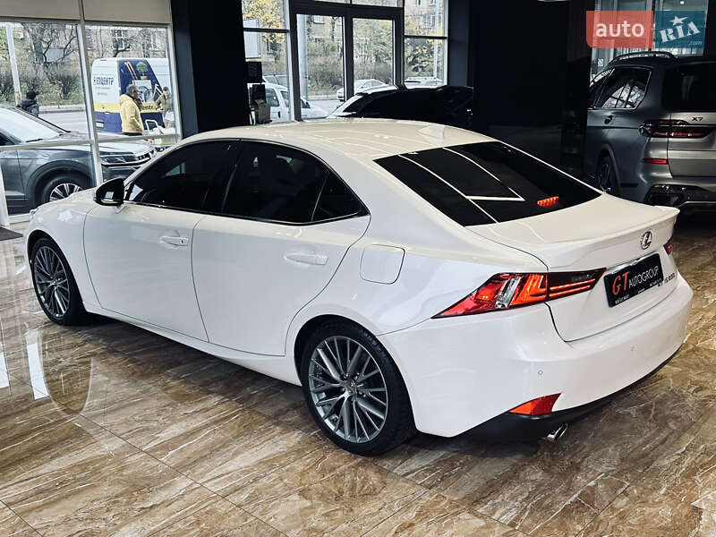 Седан Lexus IS 2015 в Києві