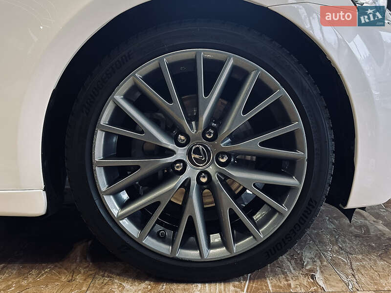 Седан Lexus IS 2015 в Києві