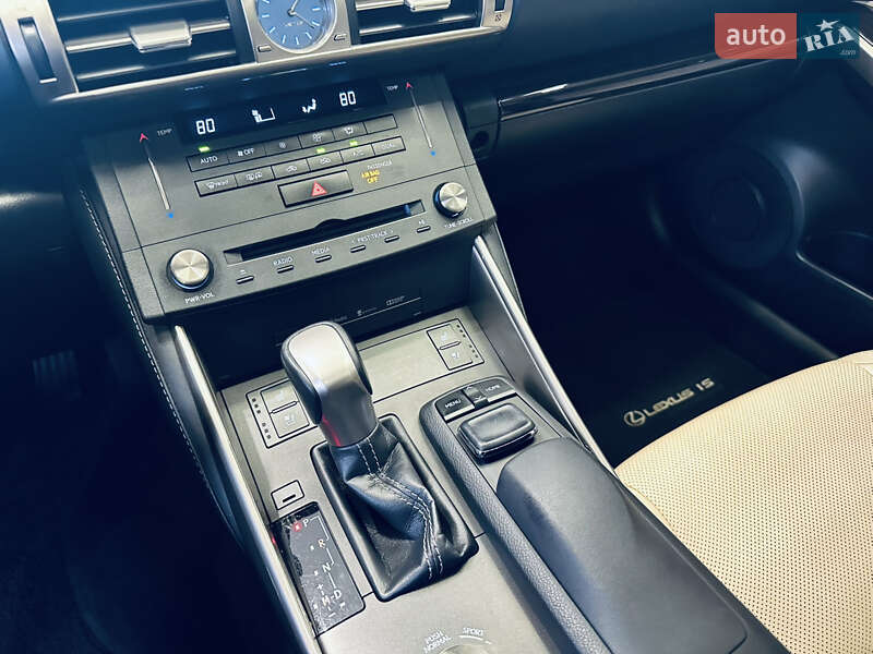 Седан Lexus IS 2015 в Києві