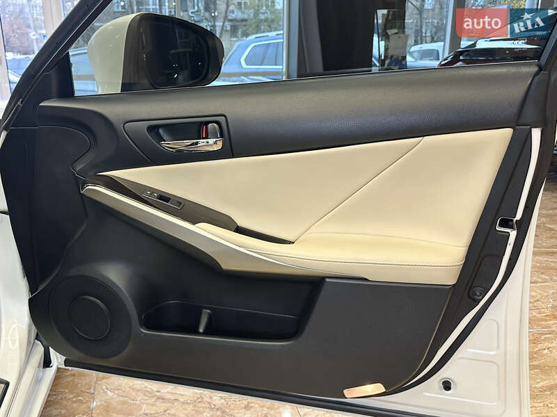 Седан Lexus IS 2015 в Києві