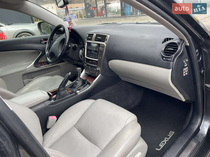 Седан Lexus IS 2007 в Турці