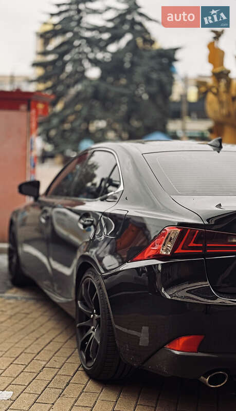 Седан Lexus IS 2013 в Хмельницькому