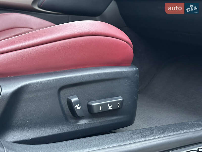 Седан Lexus IS 2013 в Одесі