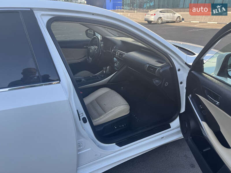 Седан Lexus IS 2013 в Одесі