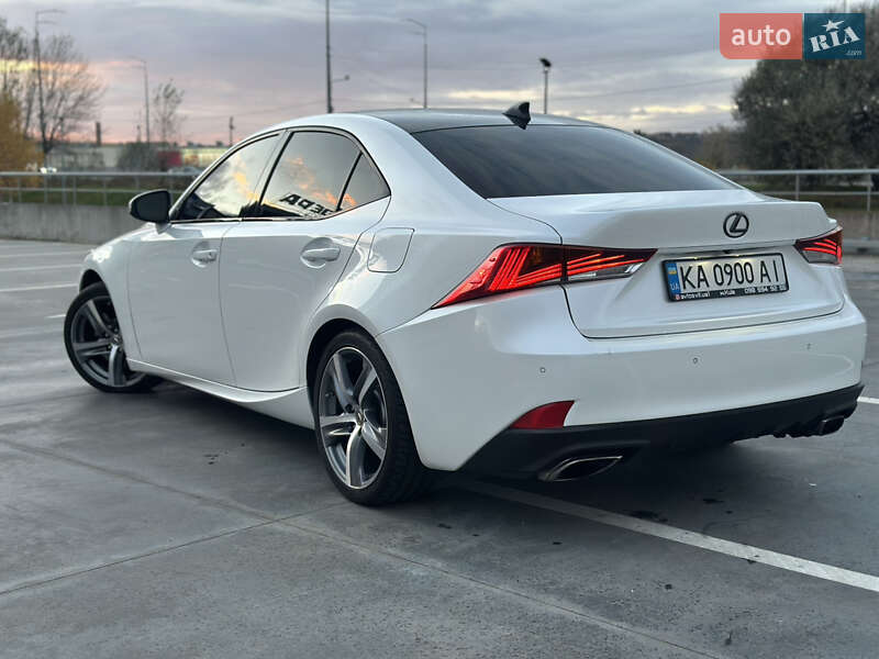 Седан Lexus IS 2016 в Киеве фото 10 Седан Lexus IS 2016 в Киеве