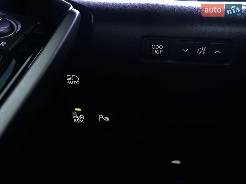Седан Lexus IS 2016 в Киеве фото 31 Седан Lexus IS 2016 в Киеве