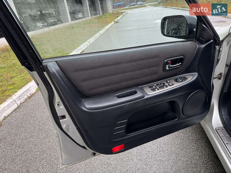 Седан Lexus IS 2000 в Киеве фото 12 Седан Lexus IS 2000 в Киеве