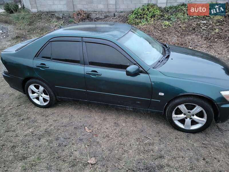 Седан Lexus IS 1999 в Каменском