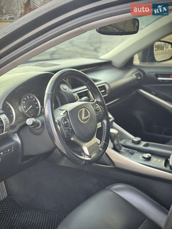 Седан Lexus IS 2016 в Киеве