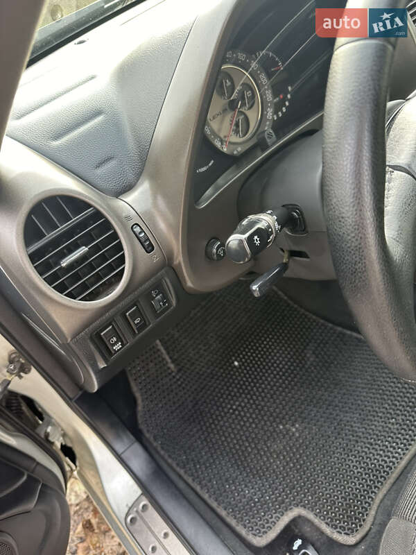 Седан Lexus IS 2000 в Киеве