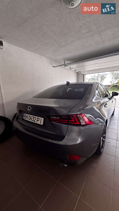 Седан Lexus IS 2015 в Ізмаїлі
