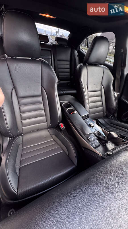 Седан Lexus IS 2015 в Ізмаїлі