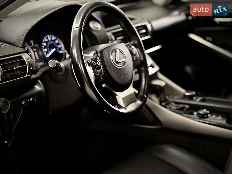 Седан Lexus IS 2013 в Миколаєві