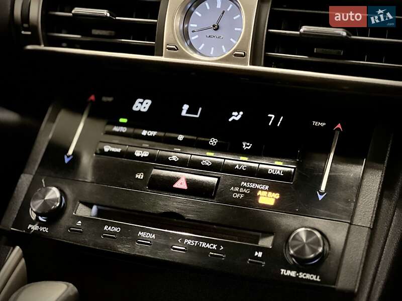 Седан Lexus IS 2013 в Миколаєві