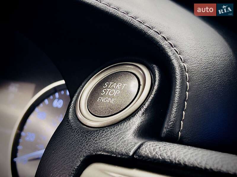 Седан Lexus IS 2013 в Миколаєві