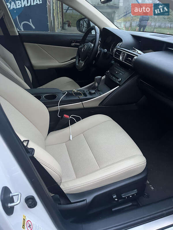 Седан Lexus IS 2016 в Киеве