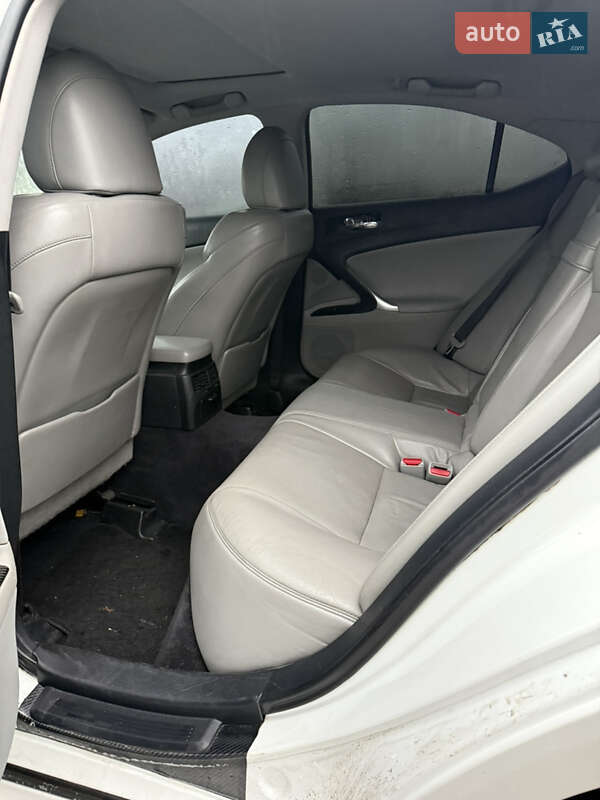 Седан Lexus IS 2006 в Ильинцах