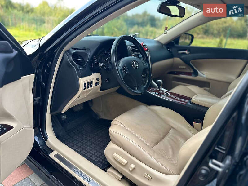 Седан Lexus IS 2006 в Ивано-Франковске