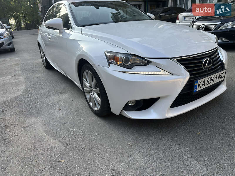 Седан Lexus IS 2015 в Києві